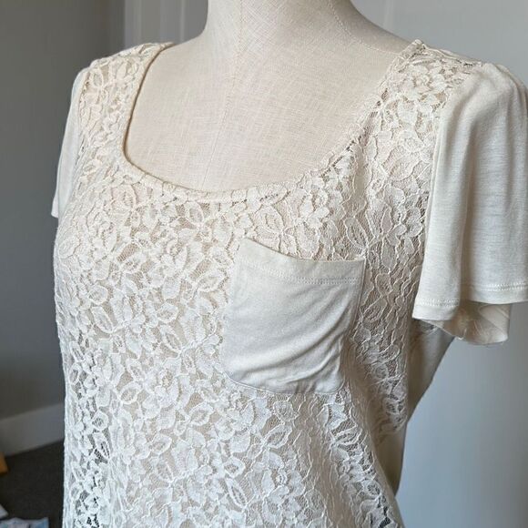 Hinge Lace Top - Picture 3 of 8